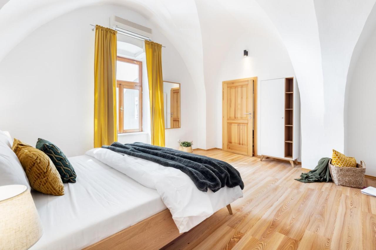 Wine & Bike City Tower Apartments Znojmo Exterior photo