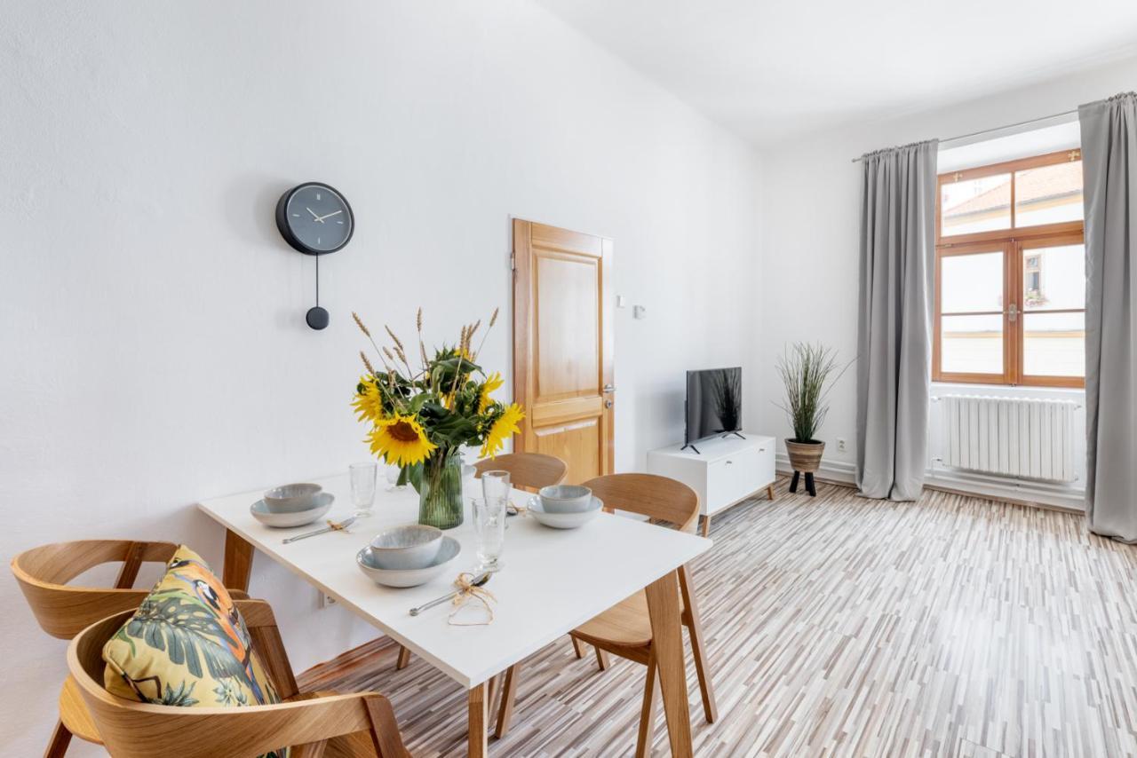 Wine & Bike City Tower Apartments Znojmo Exterior photo